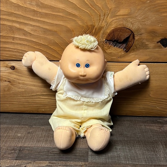 Cabbage Patch Doll Vintage 1978-1982 yellow tuft yarn hair blue eyes material Bo - Picture 1 of 7